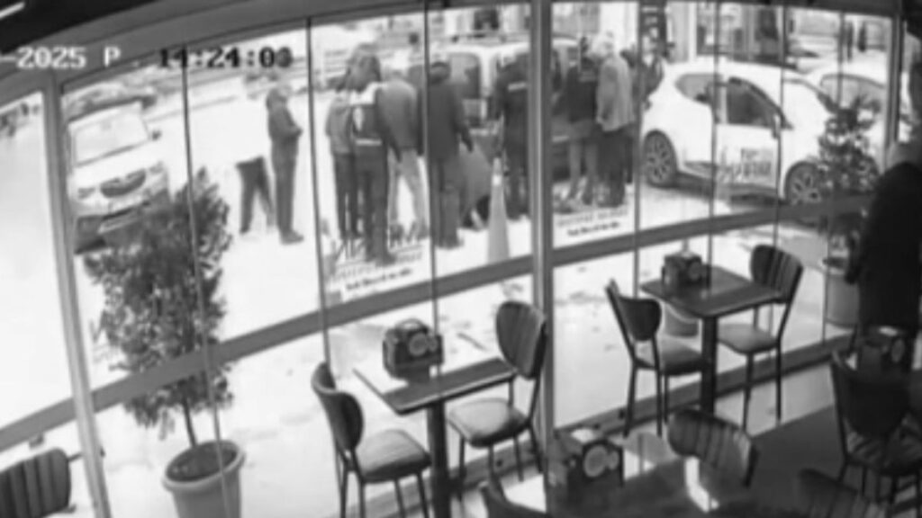 buyukcekmecede olduren tokatli kavga anlari ELz86VzN