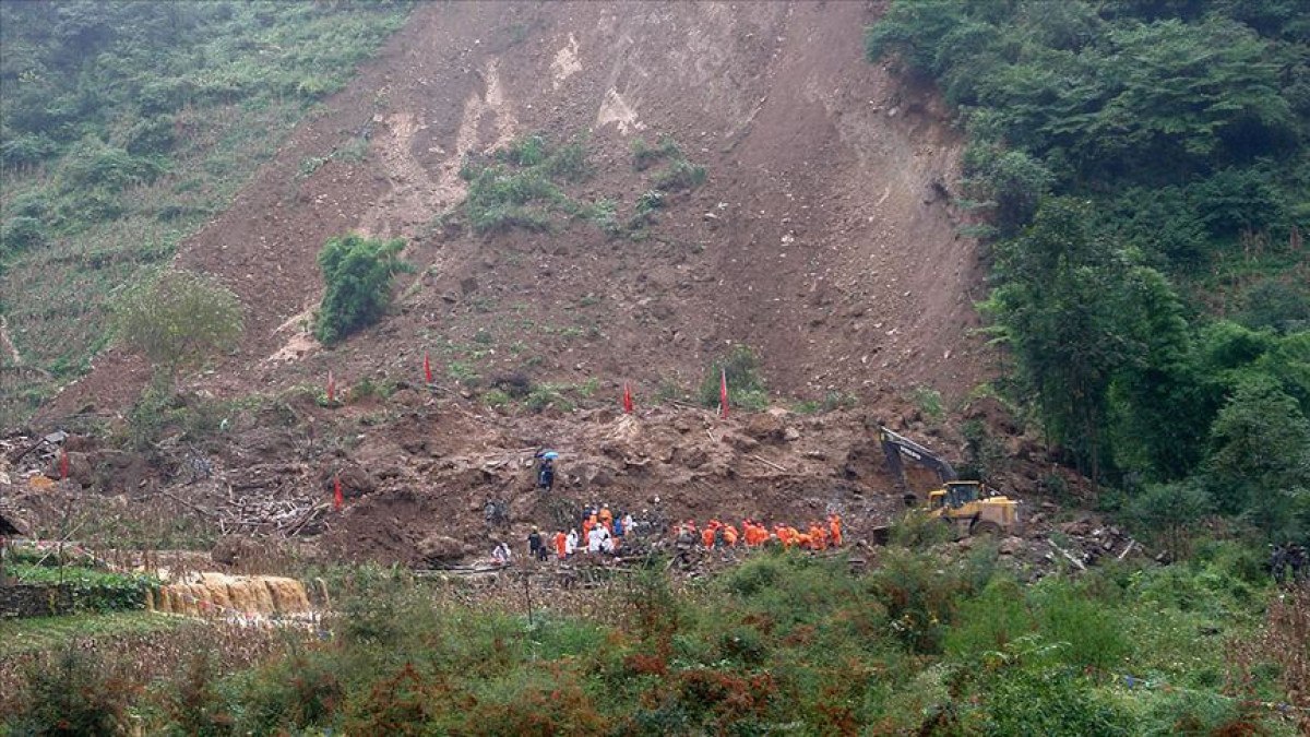 cinin sicuan eyaletinde heyelan felaketi 0 PFHnSHrk