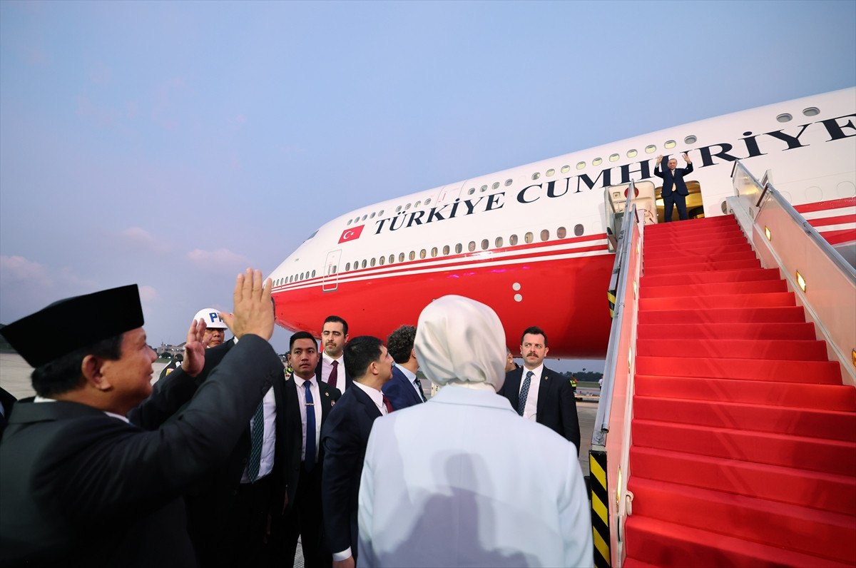 cumhurbaskani erdogan endonezyadan ayrildi 1 8sfcey3W