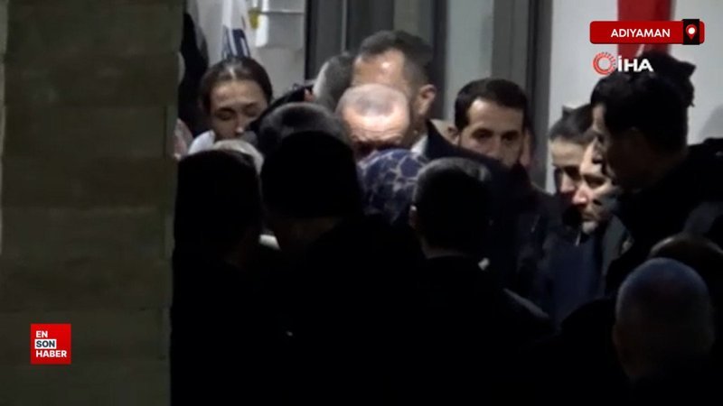 cumhurbaskani erdogan evlerine kavusan depremzede aileyi ziyaret etti WjARHKw9