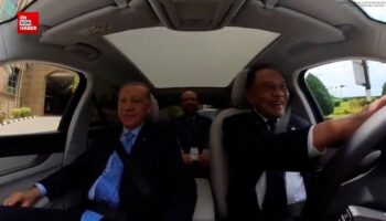 cumhurbaskani erdogan ile malezya basbakani arasinda renkli togg diyalogu XbCdkdKT