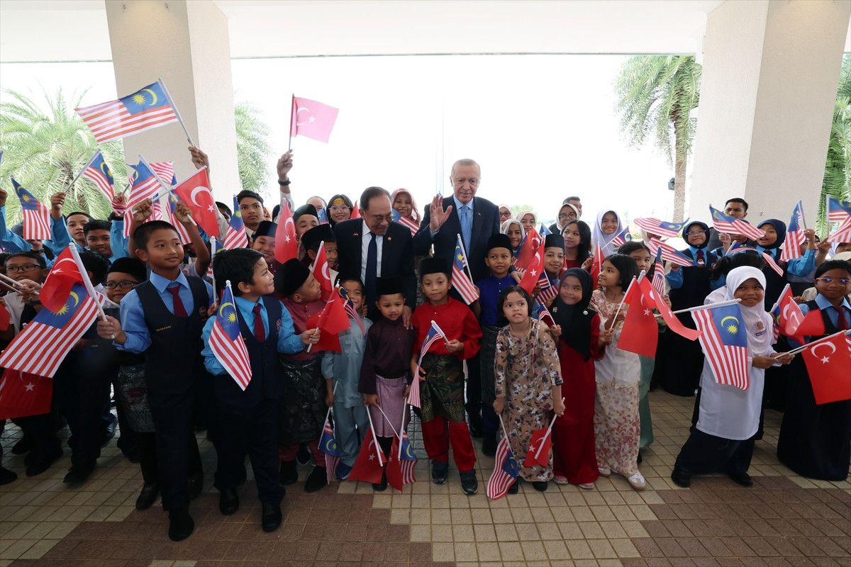 cumhurbaskani erdogan malezya basbakani ibrahime togg hediye etti 3 VdD6HVhC