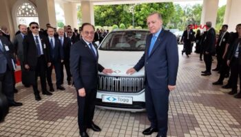 cumhurbaskani erdogan malezya basbakanina togg hediye etti 7AfQMAKn