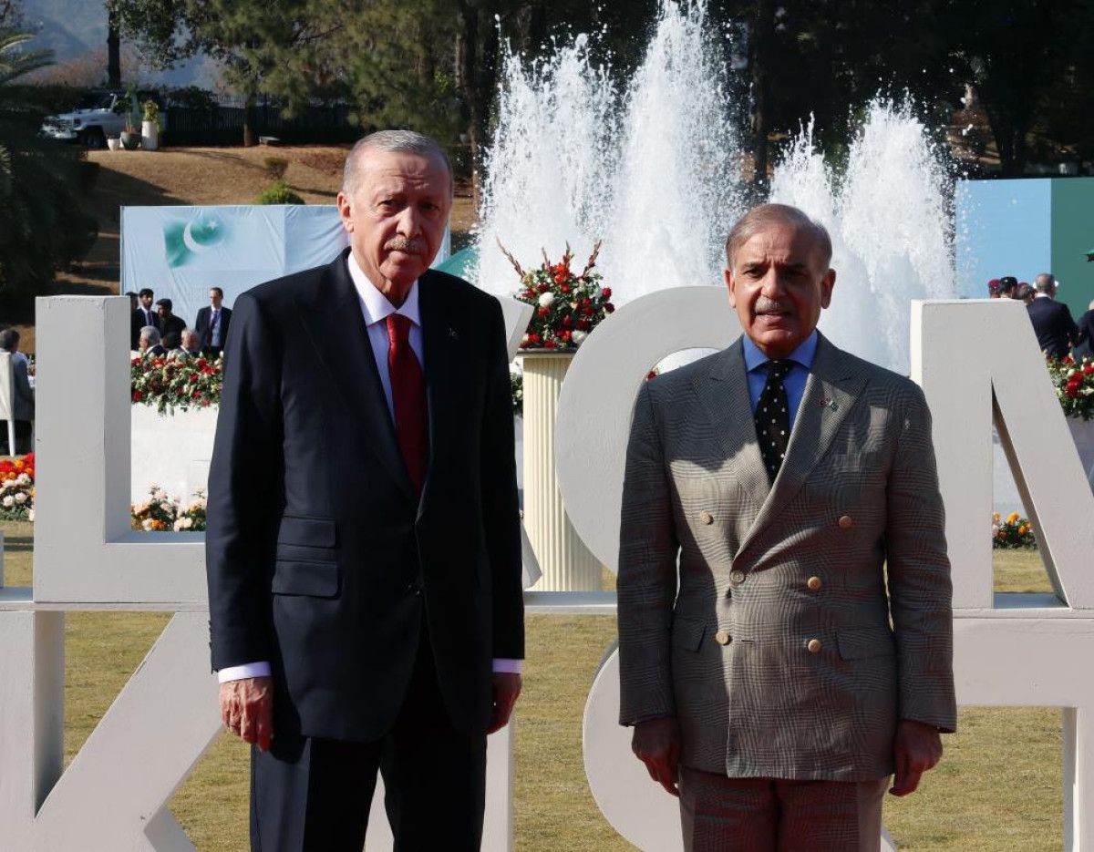 cumhurbaskani erdogan pakistanda resmi yemege faytonla gitti 0 cbnhUzRO