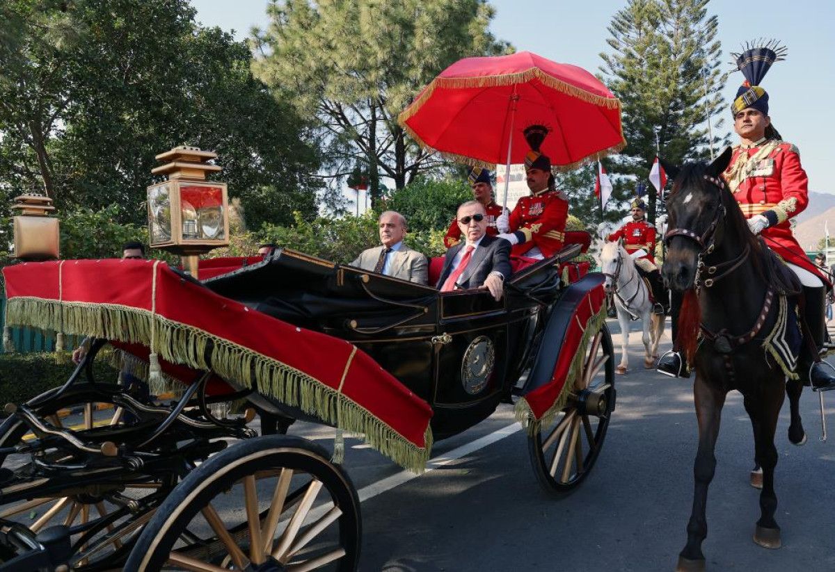 cumhurbaskani erdogan pakistanda resmi yemege faytonla gitti 1 9KJF8wYb