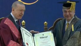 cumhurbaskani erdogana malezyada fahri doktora berati verildi V4vgLLmz