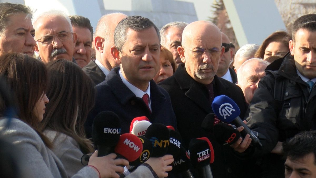 deniz baykal vefatinin ikinci yil donumunde kabri basinda anildi 2 9yMJwsHS