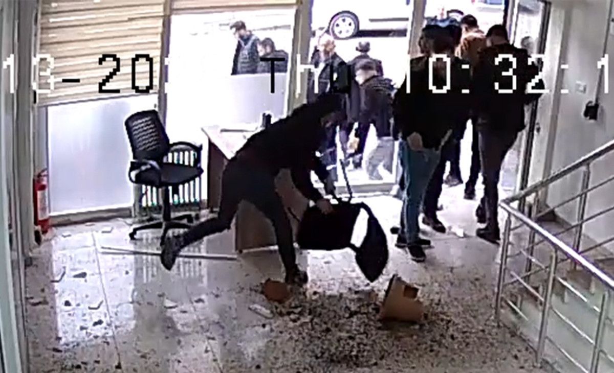 diyarbakirda kacak elektrik cezasina tepki gosterip olay cikardilar 0 1n17SmHS