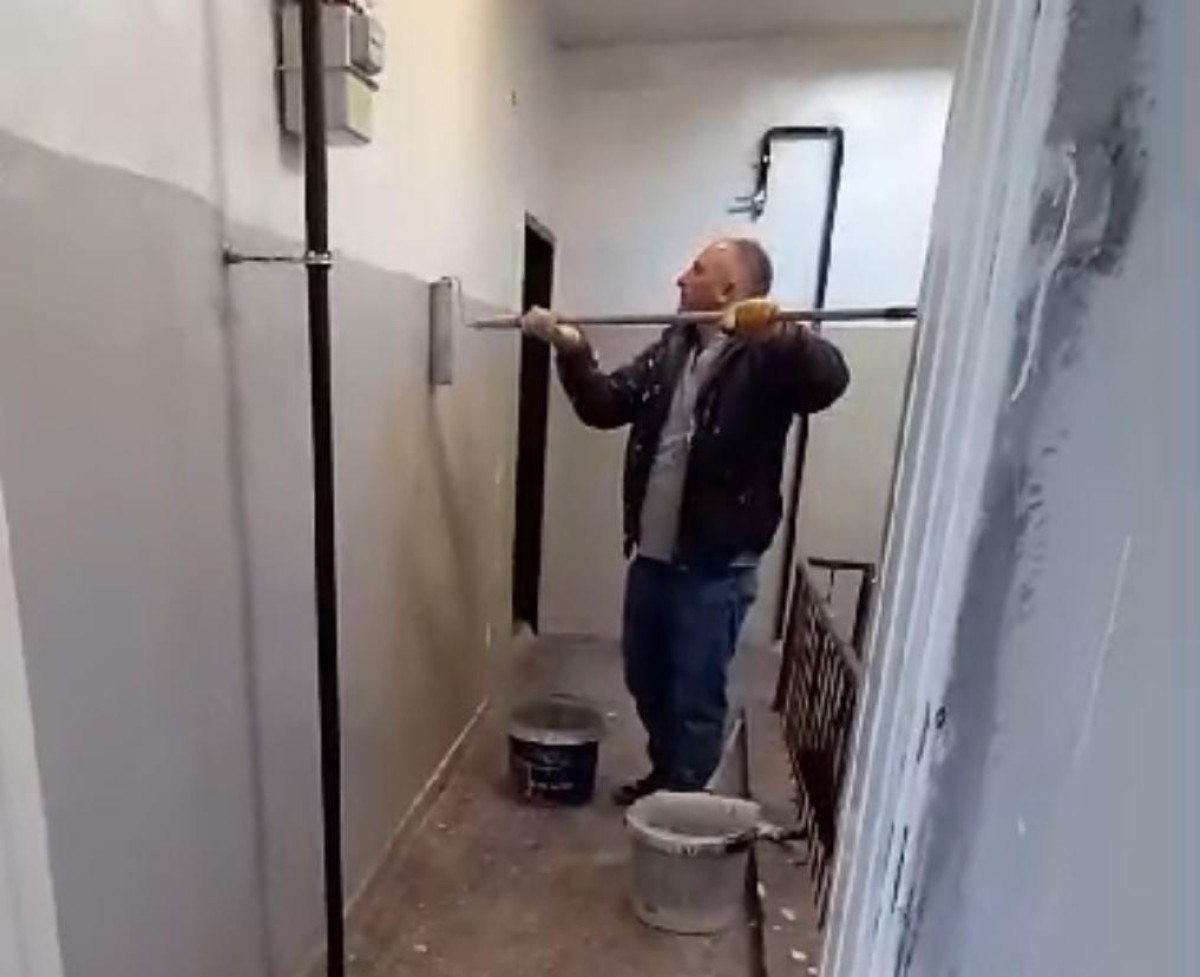 Diyarbakır'da meslek lisesi öğrencilerinden evi yanan aileye destek 3 diyarbakirda meslek lisesi ogrencilerinden evi yanan aileye destek 2 2em33lR6