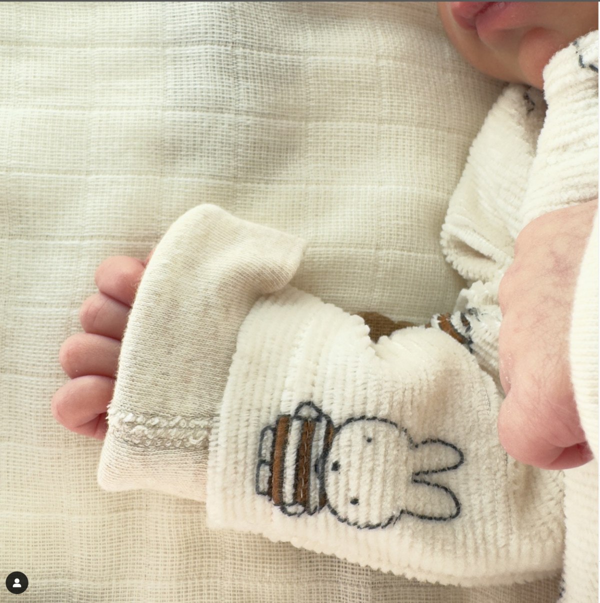 dogumdan sonra ilk paylasim oyuncu melisa asli pamuk oglunun adini acikladi 0 GhEcafIq