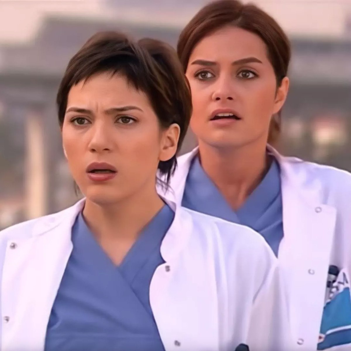 doktorlarin elasi ve zenani yilar sonra bulustu melike guner ile yasemin ozilhanin son haline sVYgAWZJ