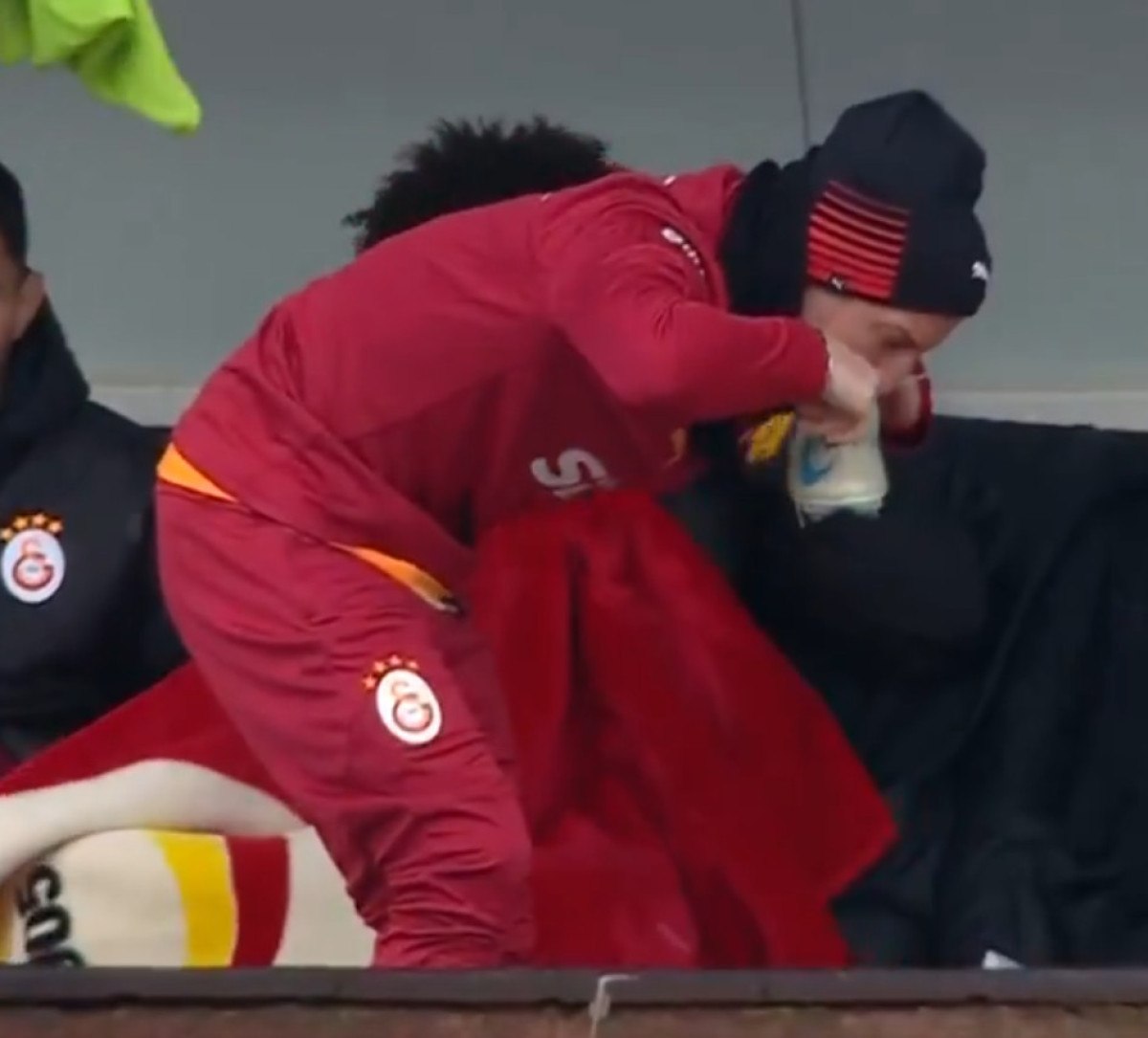 dries mertens kramponlarini isitti 0 Kkj8UcGi