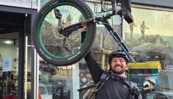 dunyayi tek tekerli bisikletle gezen turist artvinde misafir edildi 4nZc6iVv