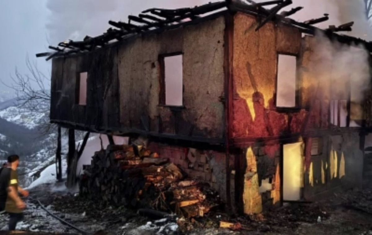 duzcede 2 katli evde yangin 0 lBNX5SXL