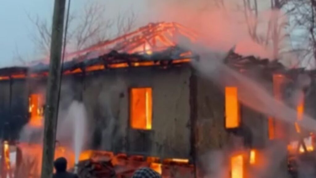 duzcede 2 katli evde yangin uRKSrwQv