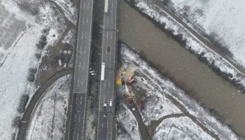 duzcede carpisan araclar kopruden uctu UOBftnvy