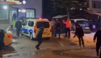 duzcedeki gencler polislerle karakolda kar topu savasina tutustu 893HrxmS