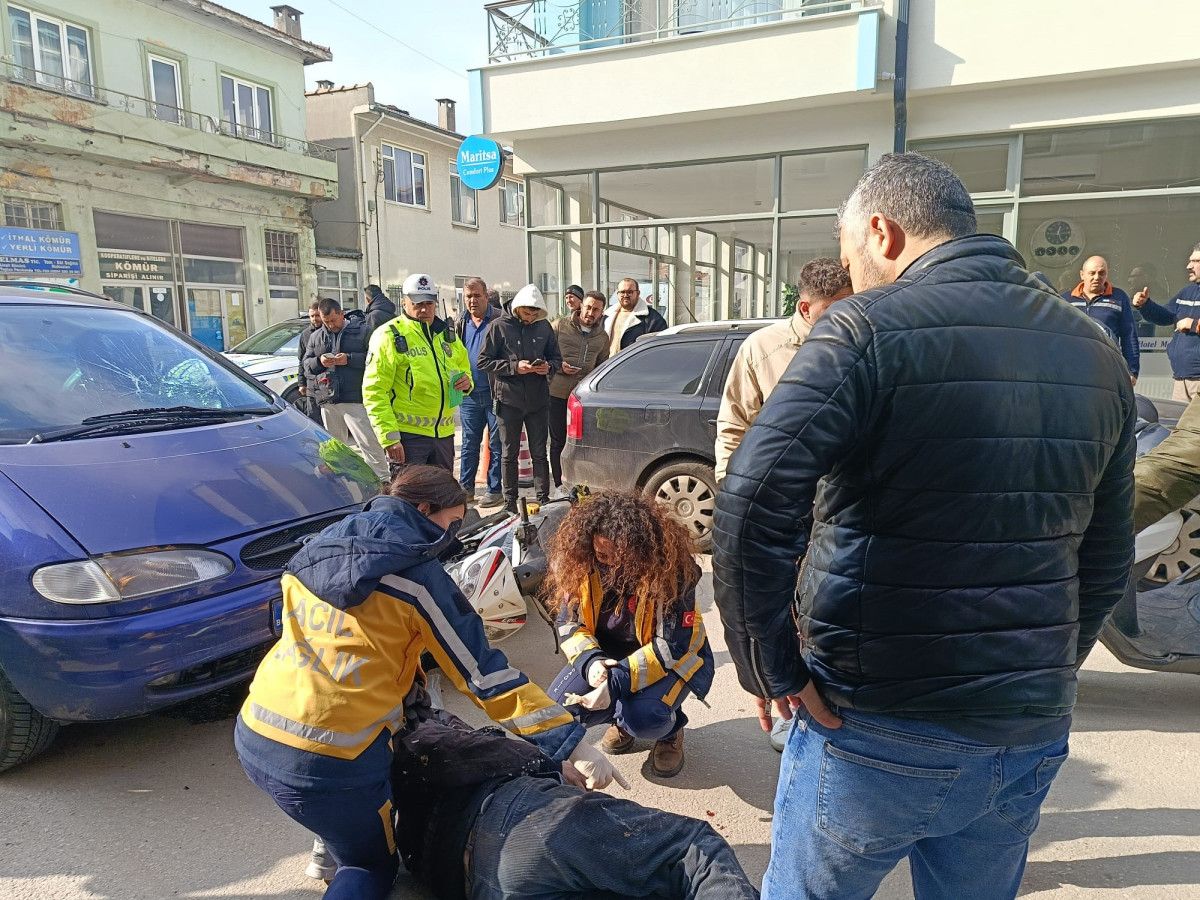 edirnede motosiklet otomobille carpisti 2 yarali 0 OKNtGqR8