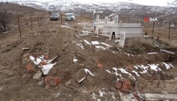 elazigda 35 cenazenin bulundugu mezarlik bolgesinde heyelan 4GHt1DhB