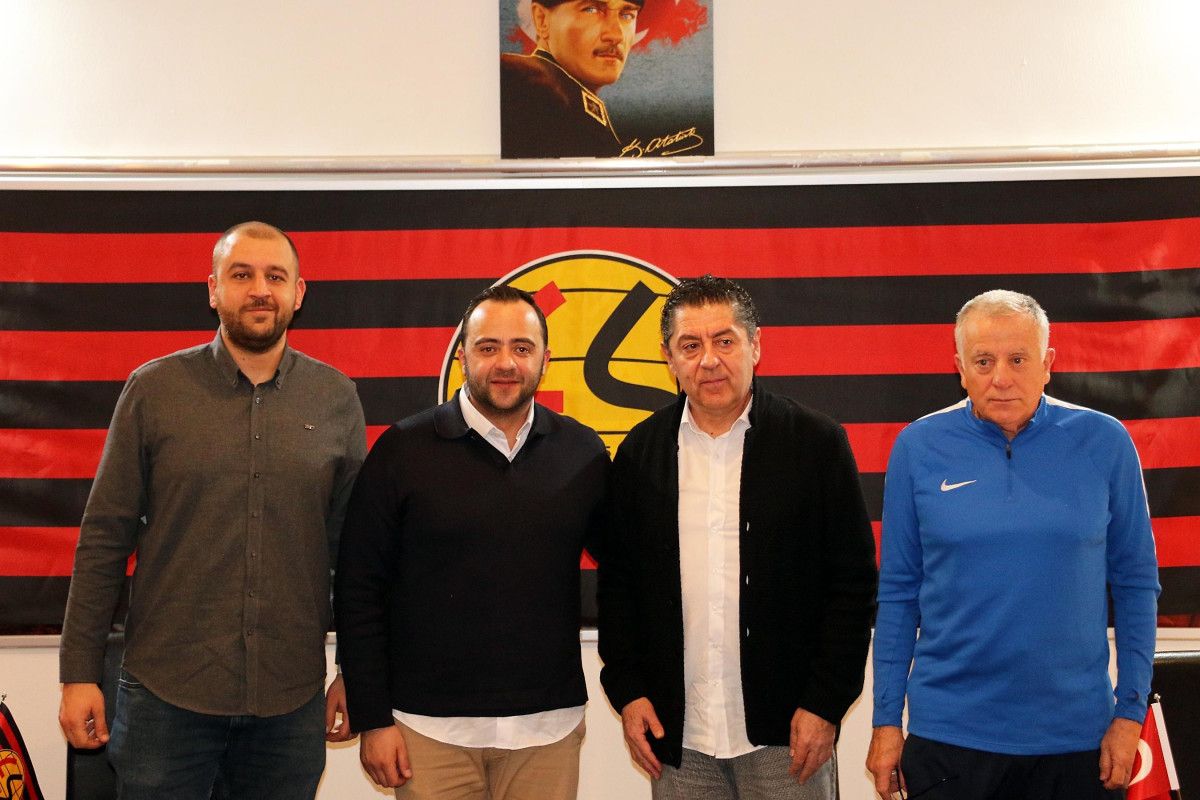 Eskişehirspor, teknik direktörlüğe Ümit Metin Yıldız'ı getirdi 2 eskisehirspor teknik direktorluge umit metin yildizi getirdi 1 bIsga8Zp