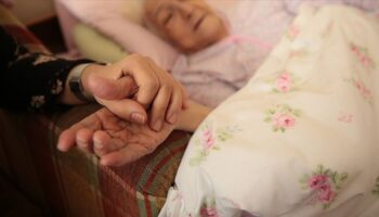 evde bakim yardimi kapsaminda 54 milyar lira odeme yapildi z1H3laWw