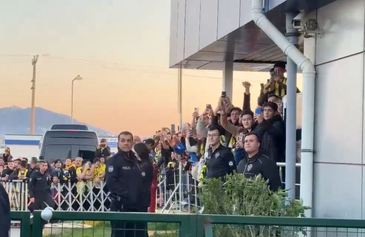 fenerbahce kafilesi antalyada 2 JN2zZ9in