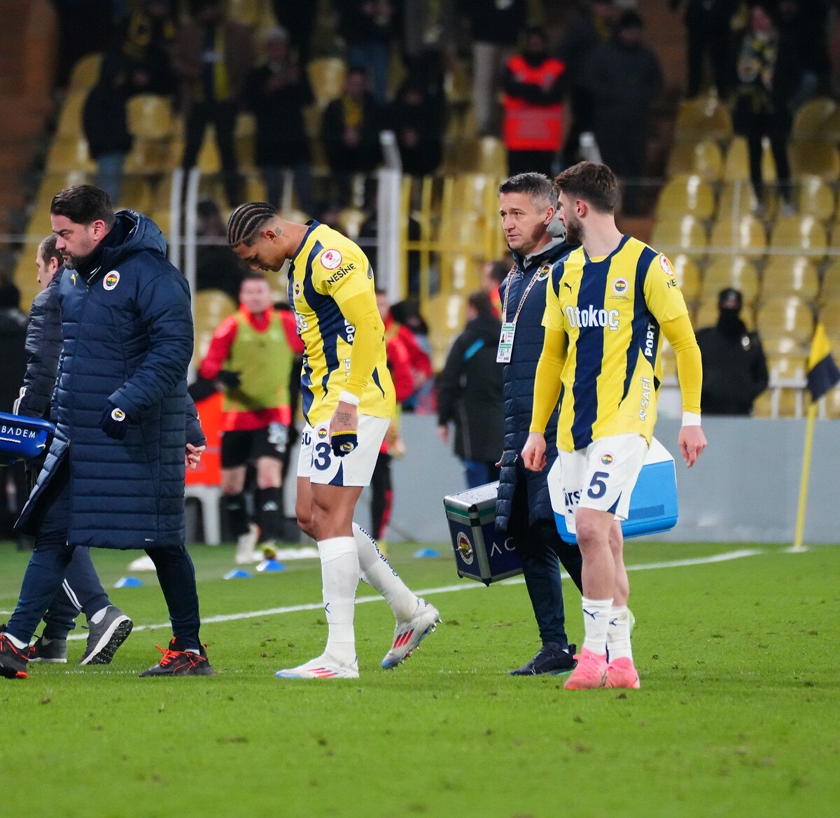 fenerbahce sakatliklarla bogusuyor 9 futbolcunun 2si sezonu kapatti 0 RKkt71Zq