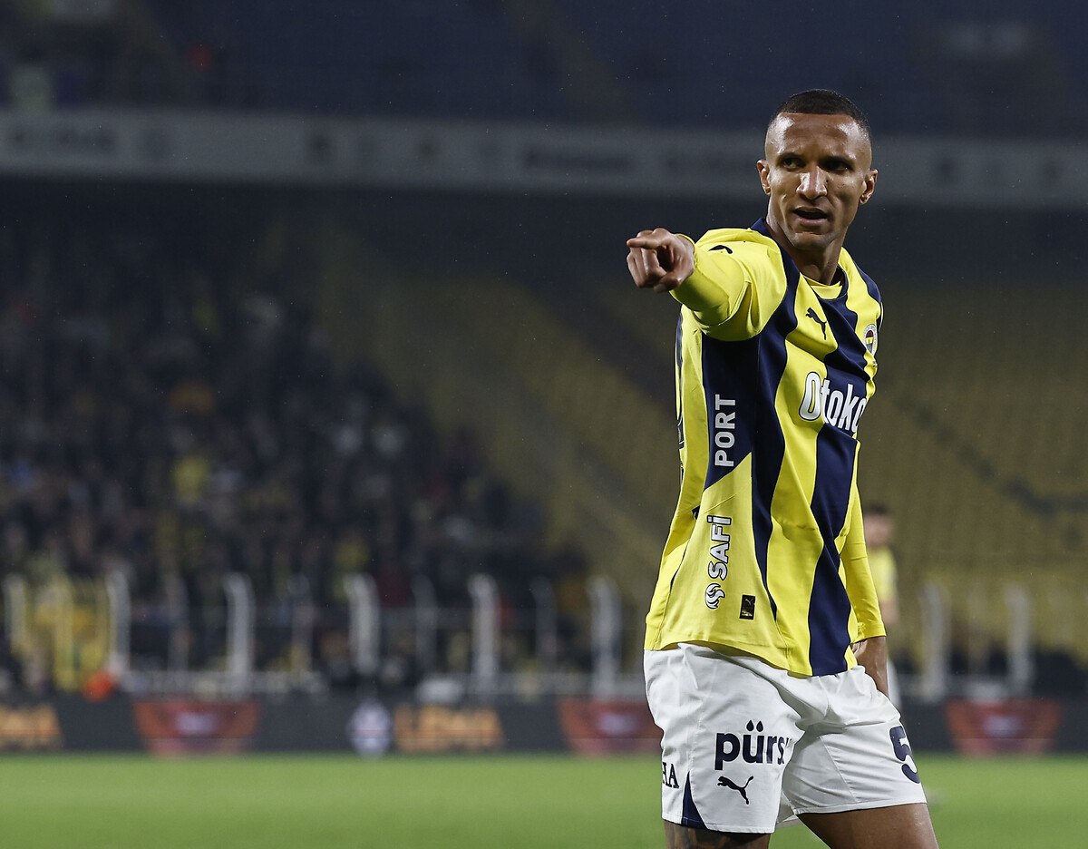 Fenerbahçe stoper bölgesinde sakatlıklarla boğuşuyor 2 fenerbahce stoper bolgesinde sakatliklarla bogusuyor 1 BWIISn2q