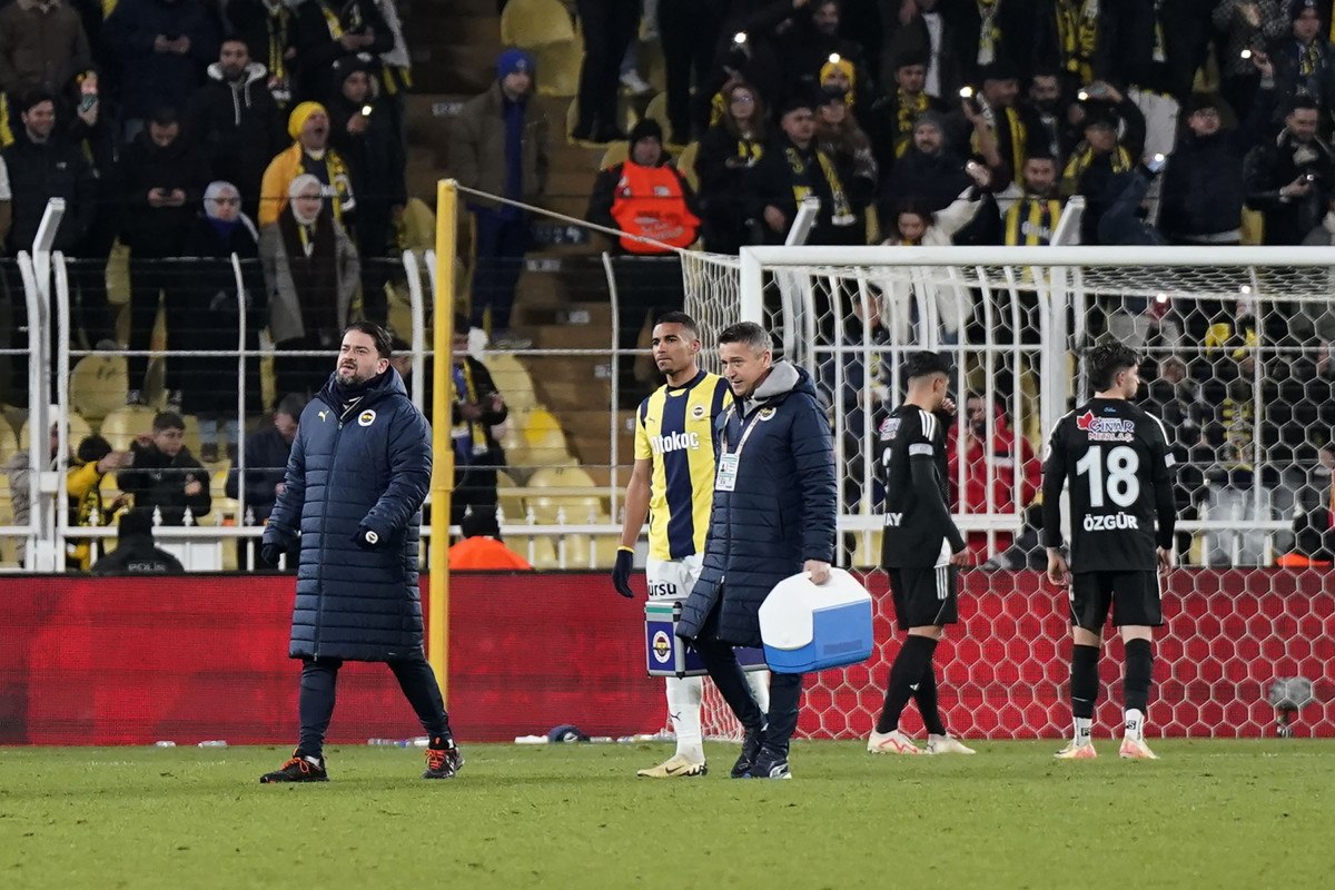 Fenerbahçe stoper bölgesinde sakatlıklarla boğuşuyor 3 fenerbahce stoper bolgesinde sakatliklarla bogusuyor 2 wBzMIewp