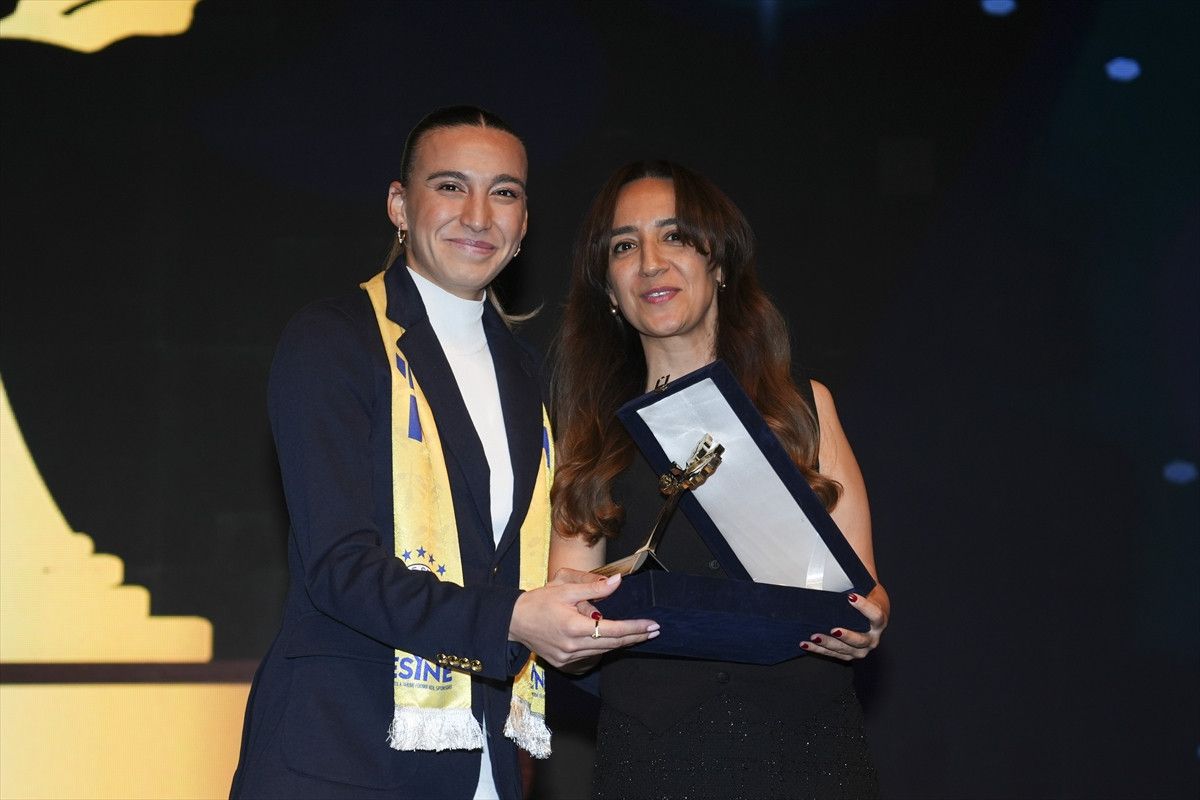 fenerbahcede aydinlik gelecek odulleri gecesi 13 bkP27NaW