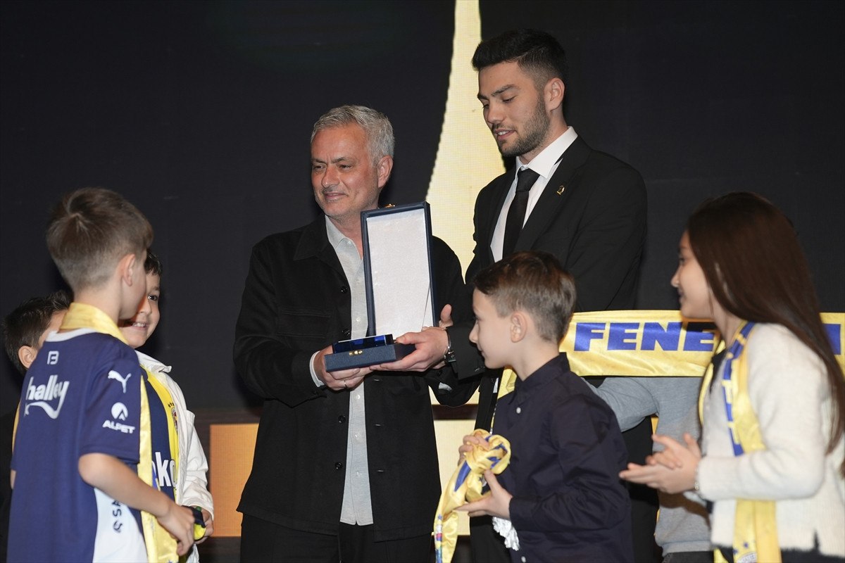 fenerbahcede aydinlik gelecek odulleri gecesi 19 6cfgrveT