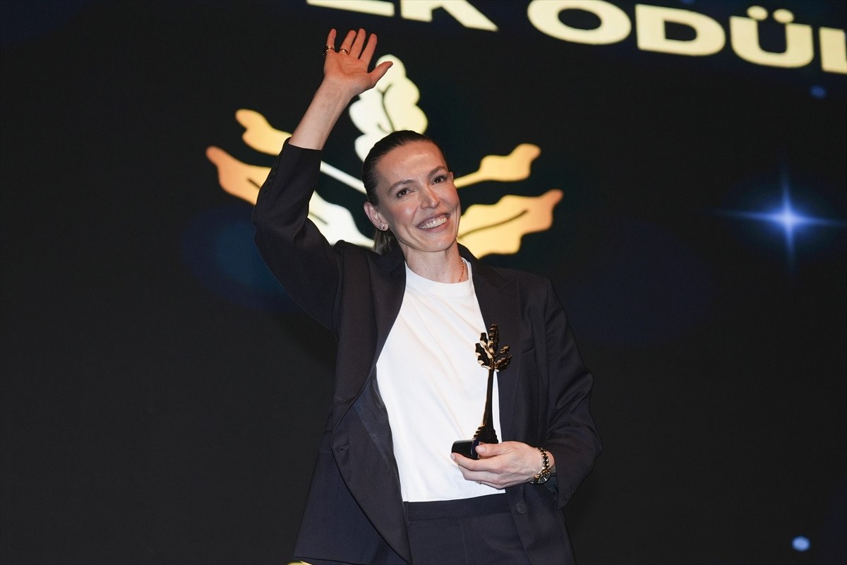 fenerbahcede aydinlik gelecek odulleri gecesi 4 VGOyuYqv