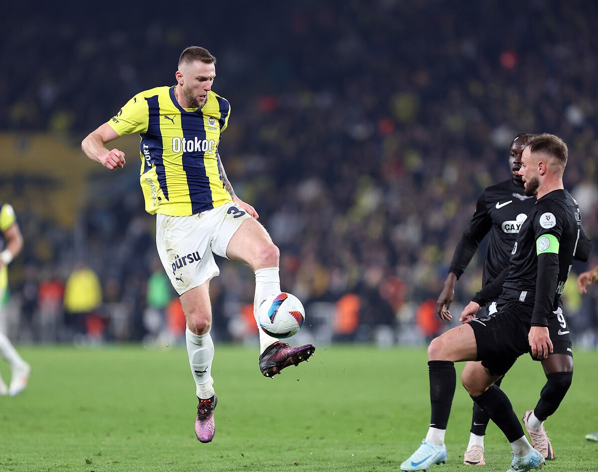 fenerbahcede milan skriniar ve caglar soyuncu alarmi 0