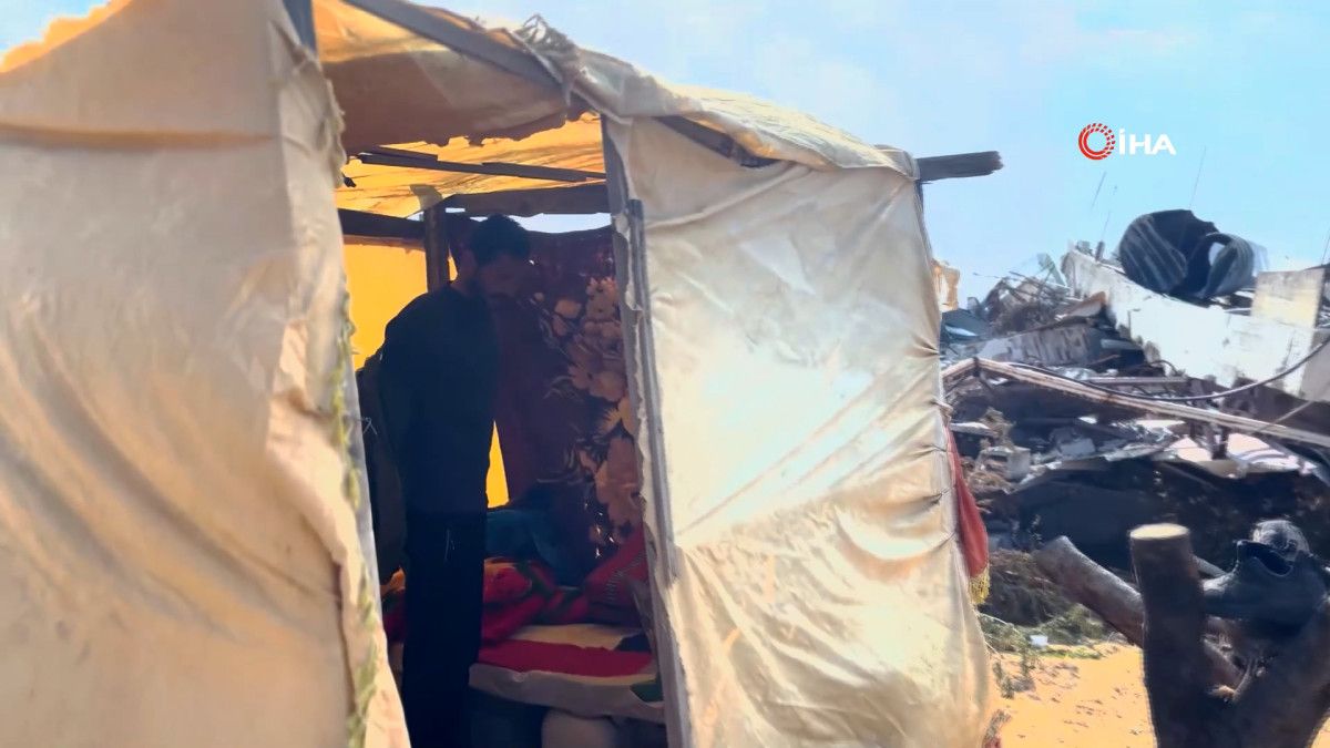 filistinliler enkaza donen evlerinin yanina cadir kuruyor 0 EPGpDK2B