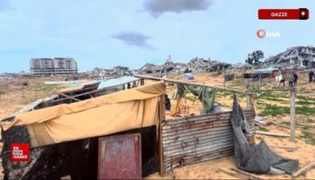 filistinliler enkaza donen evlerinin yanina cadir kuruyor D5WHENQD