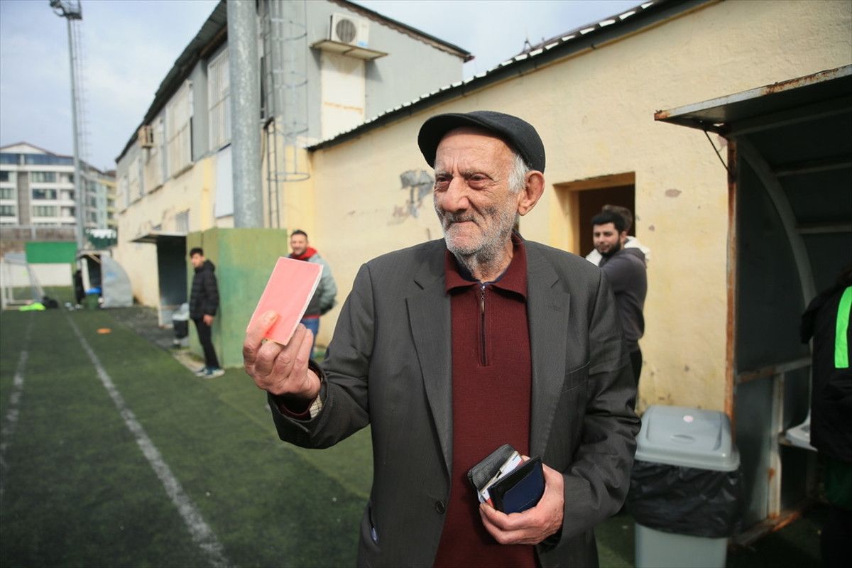 futbol sevdalisi emektar kofteci meslegi birakti hakemligi birakamadi 0 iGVcsG7N