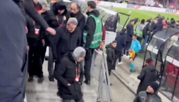 galatasaray taraftarindan ibrahim hatipogluna tepki a1tj94wB