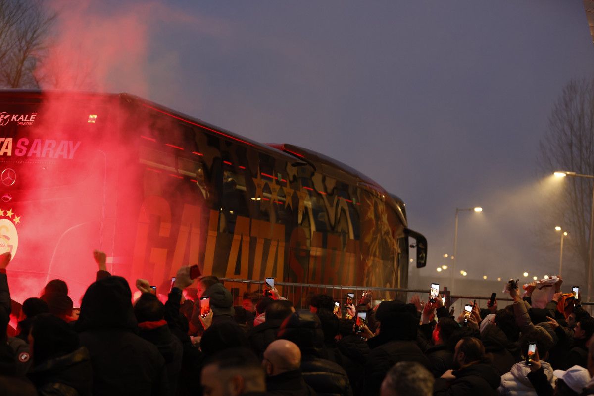 galatasaraya amsterdamda gorkemli karsilama 0 K7cNDsGB