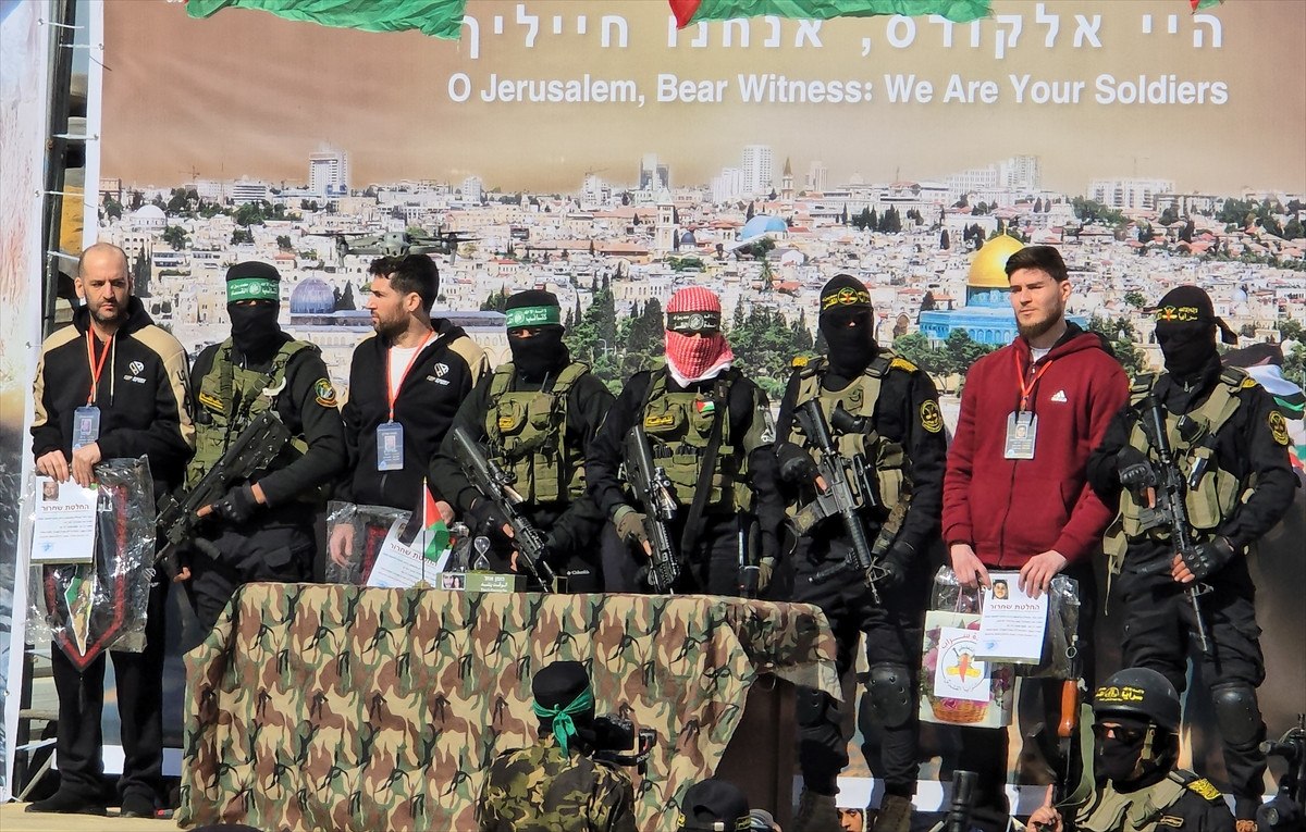 Gazze'de esir takasının altıncı turu: Hamas esirleri Kızılhaç'a teslim etti 1 gazzede esir takasinin altinci turu hamas esirleri kizilhaca teslim etti 0 JYb9LDfD