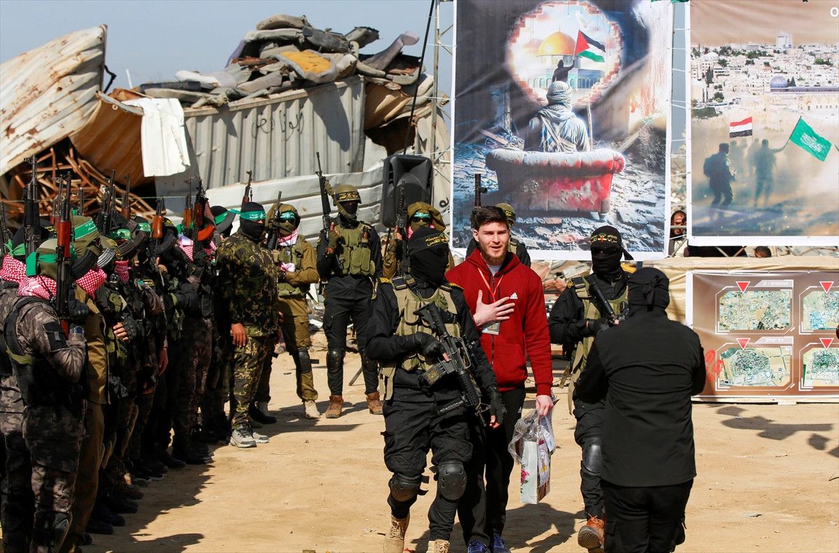 Gazze'de esir takasının altıncı turu: Hamas esirleri Kızılhaç'a teslim etti 5 gazzede esir takasinin altinci turu hamas esirleri kizilhaca teslim etti 4