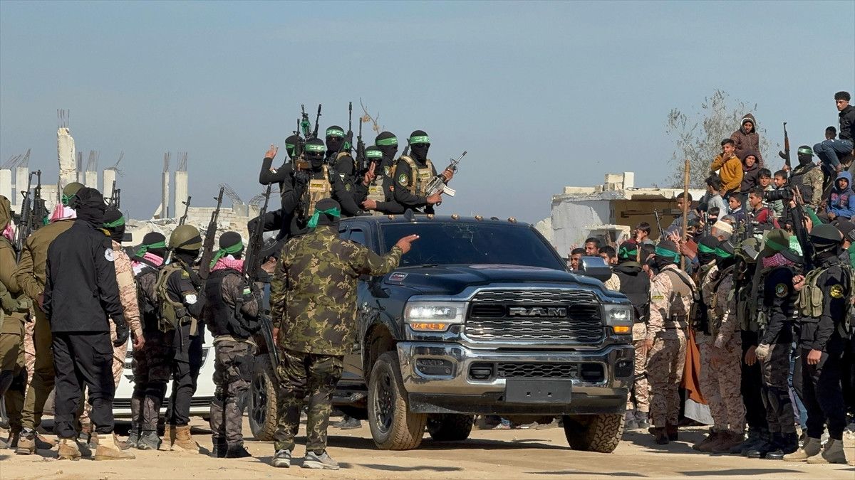 Gazze'de esir takasının altıncı turu: Hamas esirleri Kızılhaç'a teslim etti 10 gazzede esir takasinin altinci turu hamas esirleri kizilhaca teslim etti 9 QVUHGglj