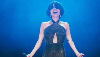 gokselin yeni imaji kisa saclari uzadi EWdyf39G