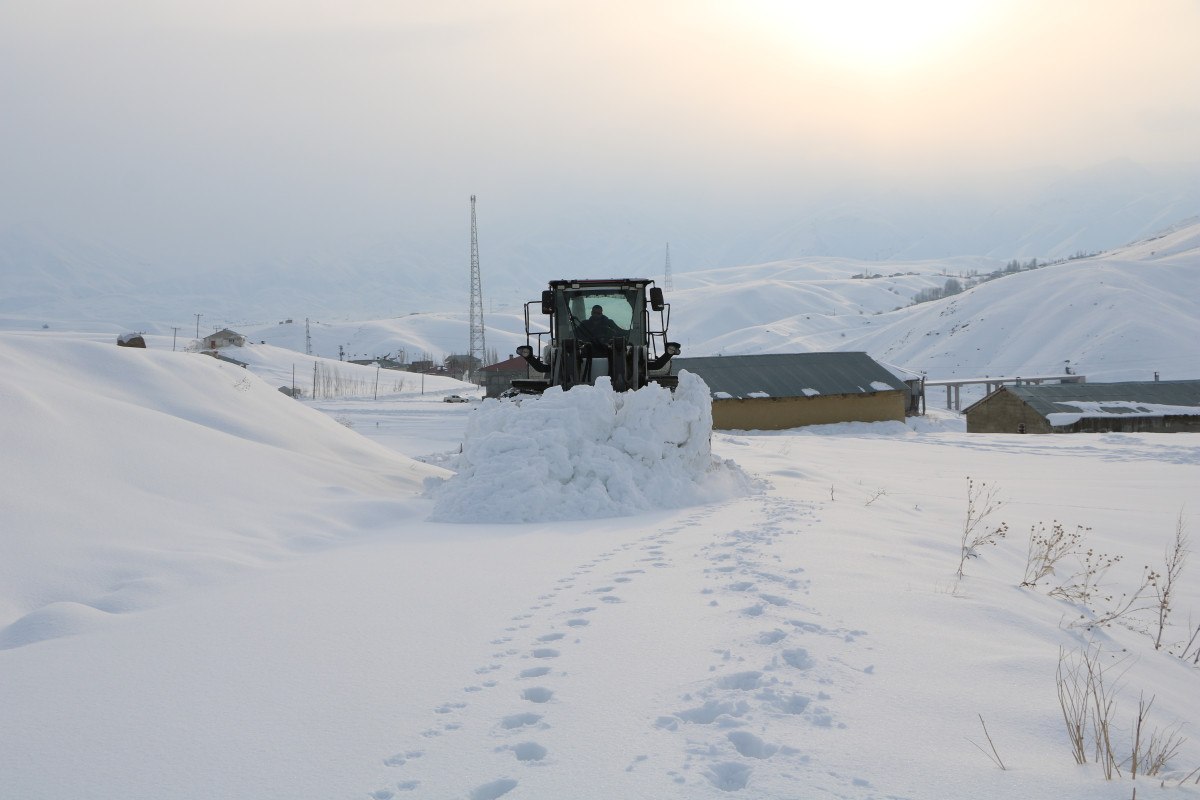 hakkaride mezrada tek basina yasiyor 0 eXrH6ZV9