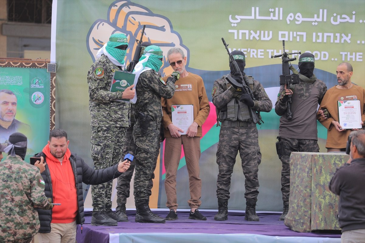hamas israilli 3 esiri serbest birakti 0 OfMkI132