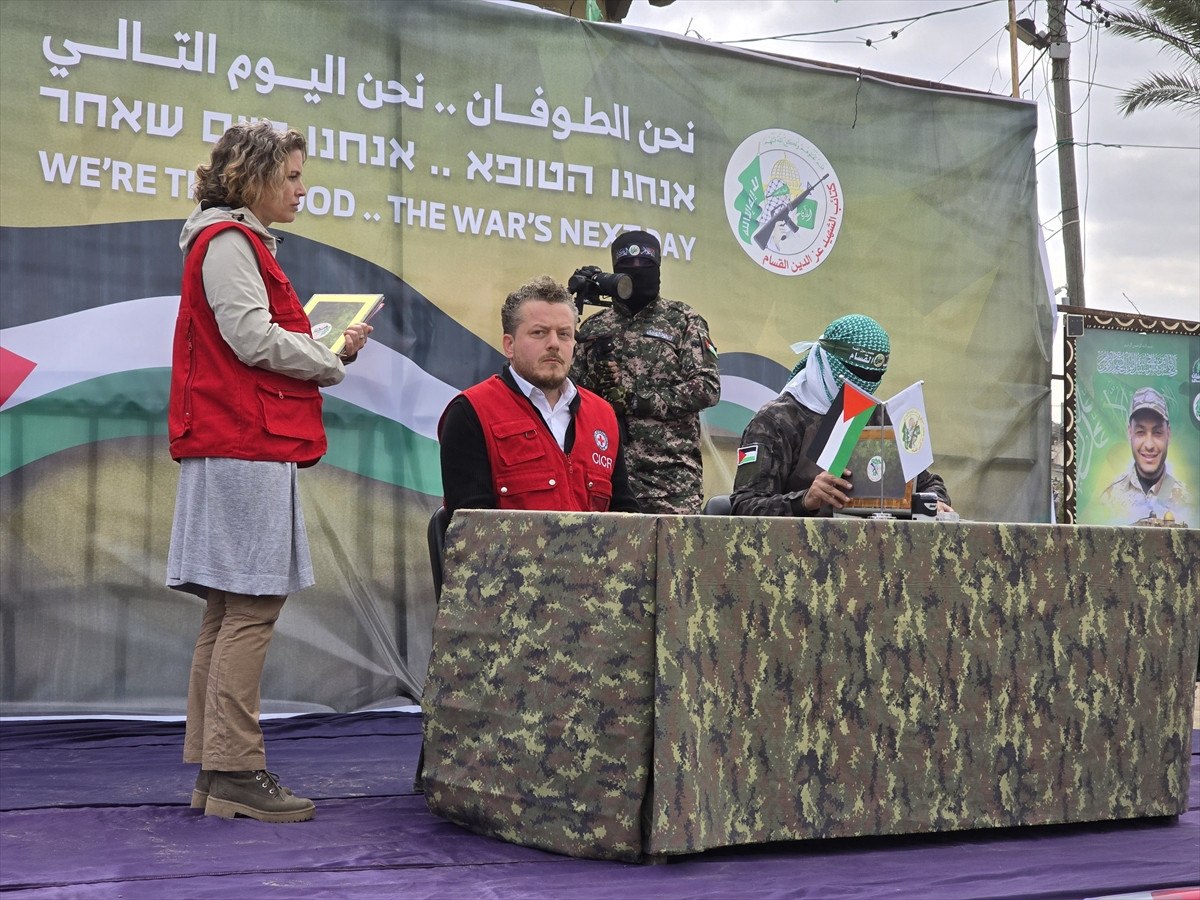 hamas israilli 3 esiri serbest birakti 4 7t9AS3fG