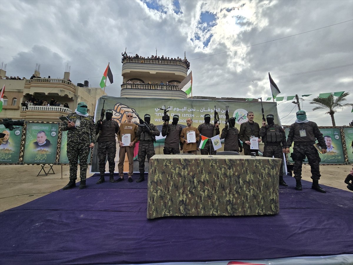 hamas israilli 3 esiri serbest birakti 5