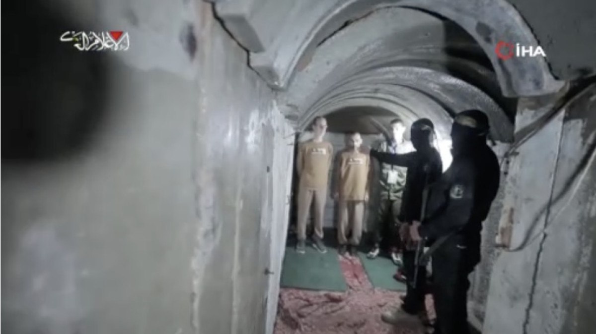 hamas serbest birakilan israilli esirlerin tuneldeki goruntulerini paylasti 3 gn9gwpMO