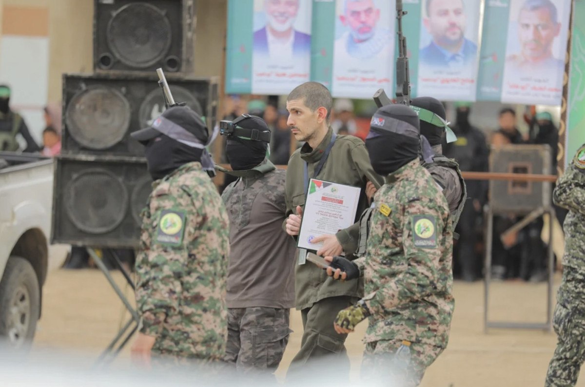 hamas serbest birakilan israilli esirlerin tuneldeki goruntulerini paylasti 4 jk7ss7Xz