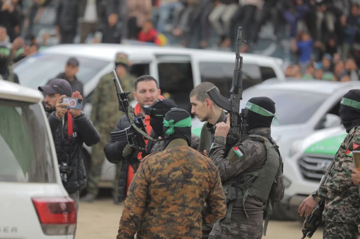 hamas serbest birakilan israilli esirlerin tuneldeki goruntulerini paylasti 5 ThvPRkwn