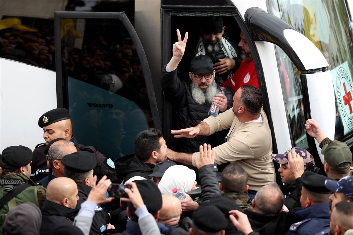 hamas ve israil arasinda esir takasinin 6 turu 369 filistinli serbest kalacak 1 VAdCnCJK